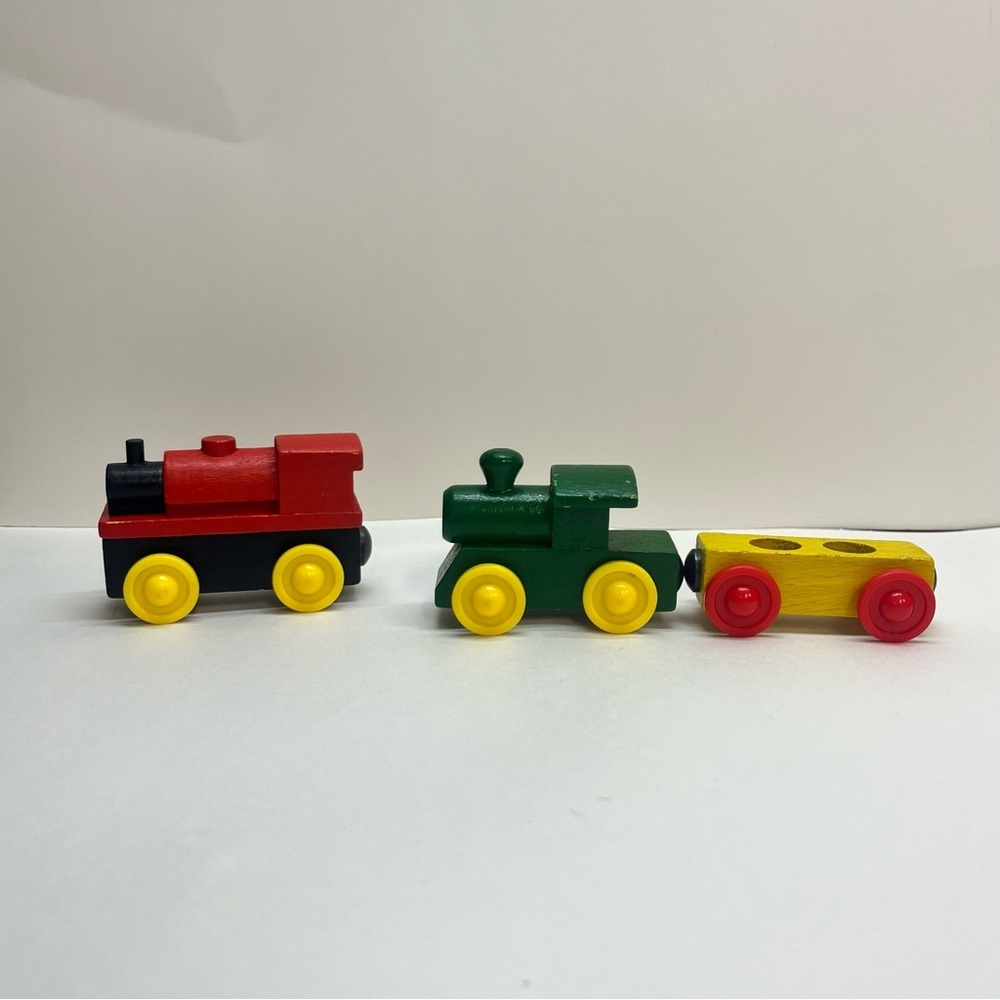 vintage wooden‎ painted magnetic train primary colors kids display 3 pc as is